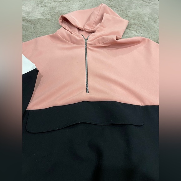 Zara sweatshirt in Large - Picture 4 of 7
